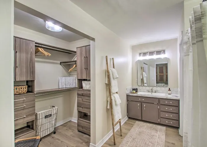 Cozy-modern Home: Large Yard, Grill Holiday home Pensacola