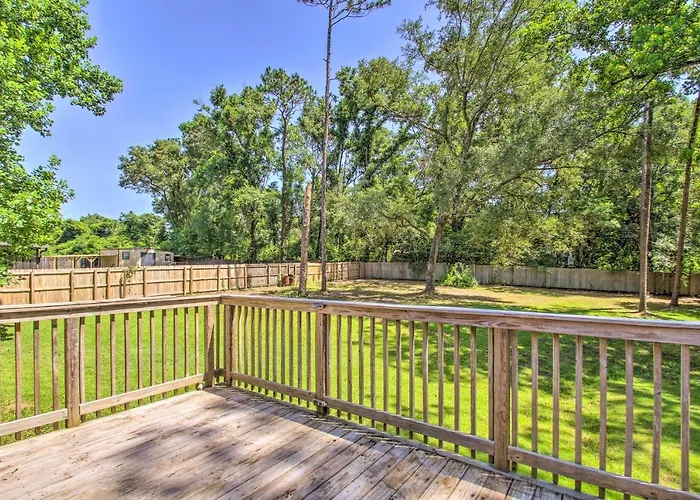 Cozy-modern Home: Large Yard, Grill Holiday home Pensacola
