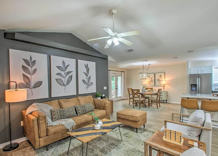 Cozy-modern Home: Large Yard, Grill Holiday home Pensacola