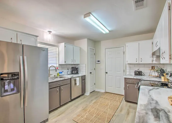 Cozy-modern Home: Large Yard, Grill * Pensacola