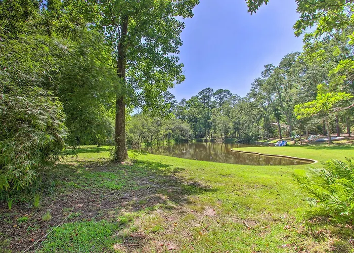 Cozy-modern Home: Large Yard, Grill Pensacola